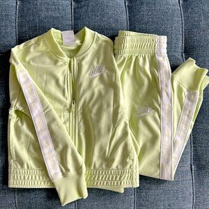 Girls Nike Jogger Set